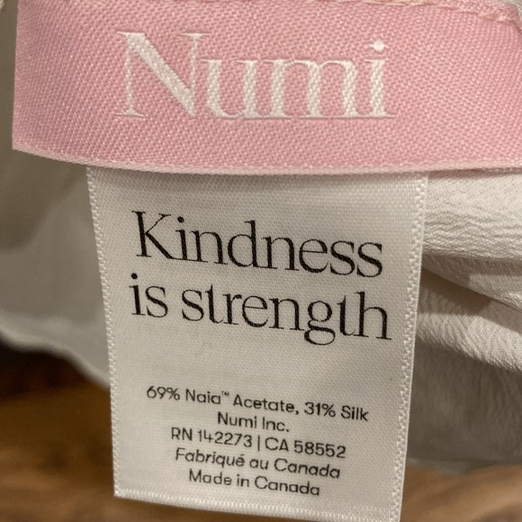 Numi XS white sustainable silk short sleeved blouse - Picture 5 of 6